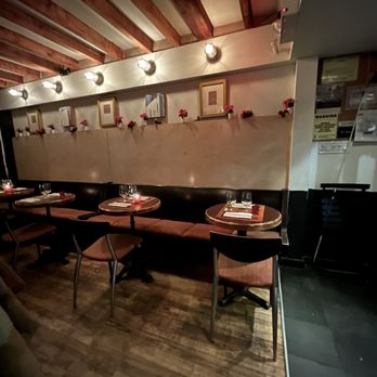 Wine 30 - Bar seating - Wine Bars Near Me - New York, New York