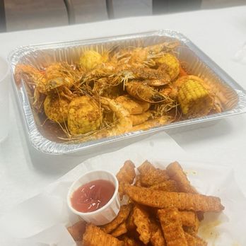 Rockin Crab - 1.5 lb head-on Shrimp with boiled eggs and corn, and sweet potato fries - Seafood Near Me - Spring Valley, Nevada Rockin Crab - 1.5 lb head-on Shrimp with boiled eggs and corn, and sweet potato fries - Seafood Near Me - Spring Valley, Nevada