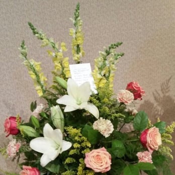 Buffalo Floral & Landscaping - Really!!! This is not a $120+ arrangement! No thanks to Lynn! - Florists Near Me - Buffalo, Minnesota Buffalo Floral & Landscaping - Really!!! This is not a $120+ arrangement! No thanks to Lynn! - Florists Near Me - Buffalo, Minnesota