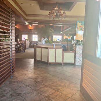 Bahama Breeze - Entrance of restaurant - Bars Near Me - Woodbridge, Virginia