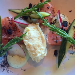 Ravitsemisliike Aisti - Salmon confit, vanilla-dill creme & granny's pickle  Lohiconfit, vanilja-tillikreemiä & mummon kurkkua