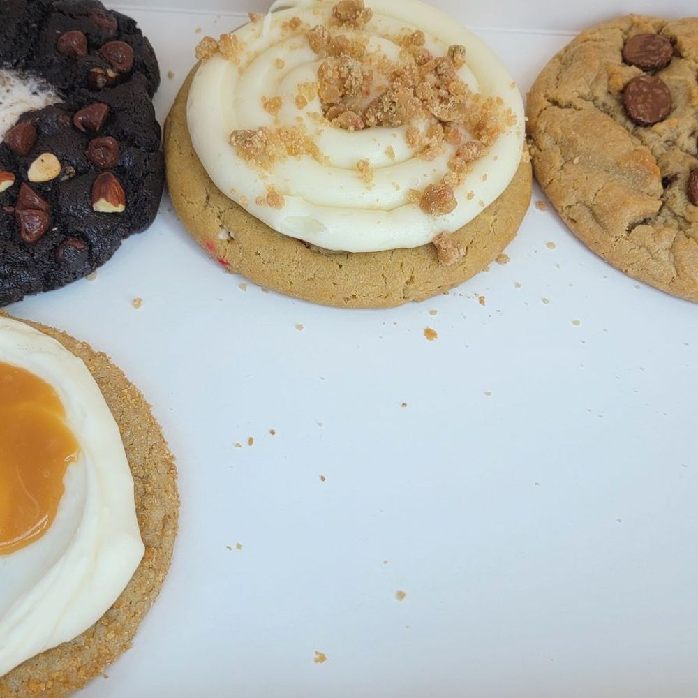 Crumbl - La Canada - Bakeries Near Me - Montrose, California