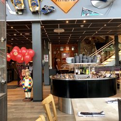 Bone's - Interior