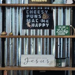 MamaBear's Mac - Some dining room decorations
