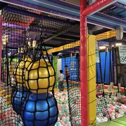 SweetPlay Broomfield - Close up of the ball pit