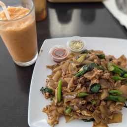 Thai tea and pad see ew with pork