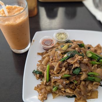 Red Chicken Thai - Thai tea and pad see ew with pork - Thai Near Me - San Gabriel, California