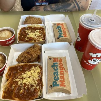 Jollibee - Fast Food Near Me - Tukwila, Washington