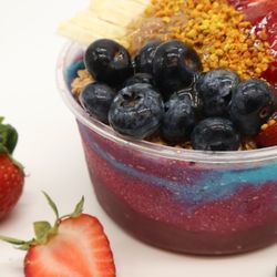 NOM Sips & Eats - Smoothie bowls that are as tasty as they are colorful! Nutrient-dense, organic ingredients that nourish you!