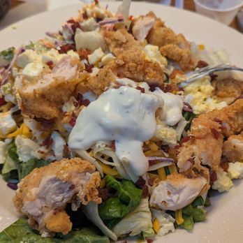 Texas Roadhouse - Crispy critter chicken salad - Barbeque Near Me - Lady Lake, Florida