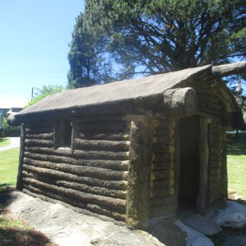 Mount Victoria Memorial Park - Hut - Parks Near Me - Mount Victoria, NSW