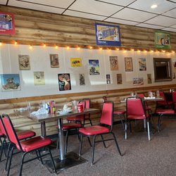 Mom's Cafe & Catering - Interior