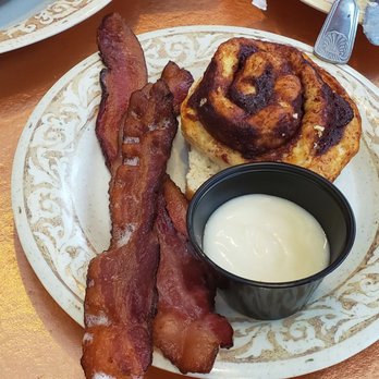Another Broken Egg Cafe - Cinnamon roll french toast and side of bacon - Cafes Near Me - Atlanta, Georgia
