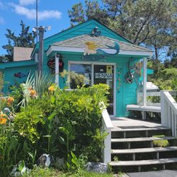 Sunsational Designs Gallery & Beads of Paradise - Gateway to the gallery and salon.