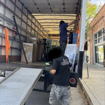 SOS Moving - They didn't wear gloves and hurt themselves - Movers Near Me - Los Angeles, California SOS Moving - They didn't wear gloves and hurt themselves - Movers Near Me - Los Angeles, California
