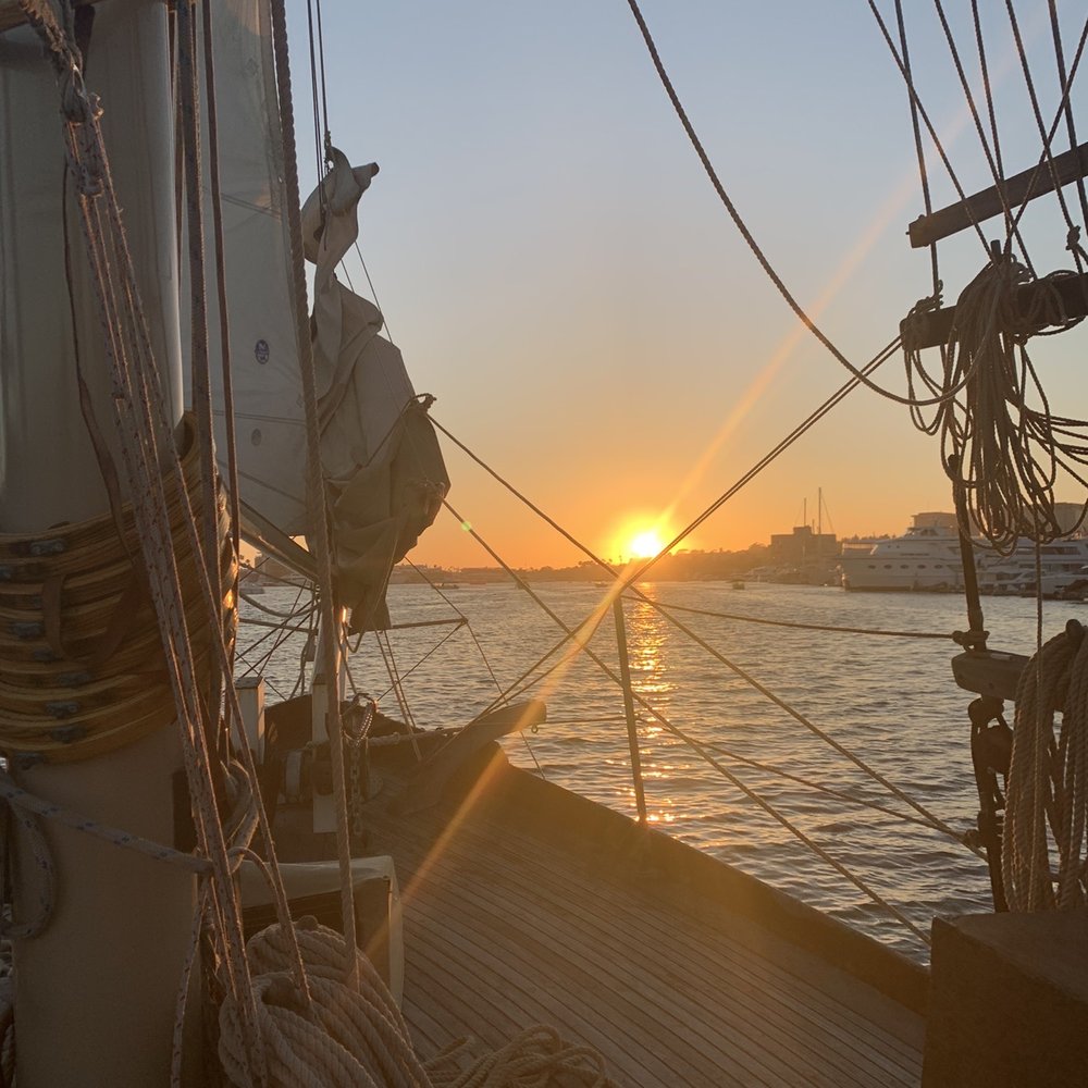 Lively Schooner - Gorgeous sunset on the Mayflower. - Boating Near Me