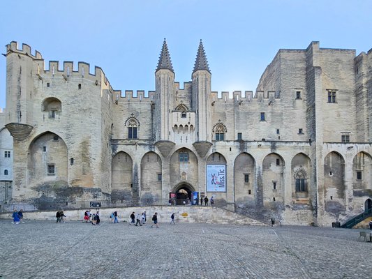 Palais des Papes by null
