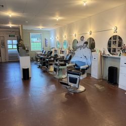 Elvis Barbershop Museum - The barber section.