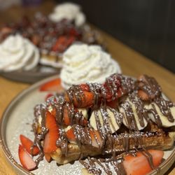 Zinneken's - Harvard Square - Liege waffle