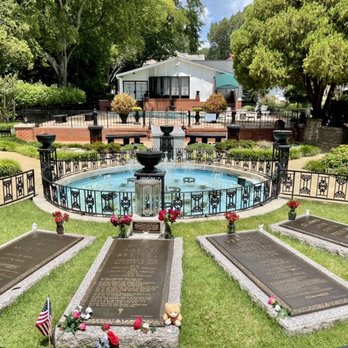 Graceland Mansion - All the graves - Museums Near Me - Memphis, Tennessee