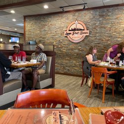 Lamp Post Diner - Main dining area