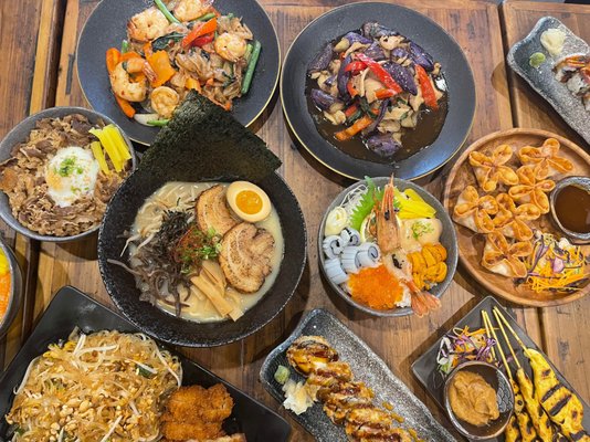 MAGURO Sushi Thai Ramen by null