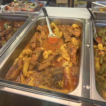 Amar Bangla - a variety of dishes in a buffet - International Grocery Near Me - Los Angeles, California