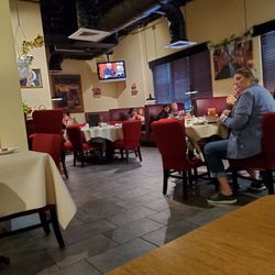 Fratelli's Italian Grille - Dining room
