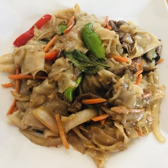 Tee’ Thai Flavors - Drunken Noodle with Beef - Thai Near Me - Bethpage, New York Tee’ Thai Flavors - Drunken Noodle with Beef - Thai Near Me - Bethpage, New York