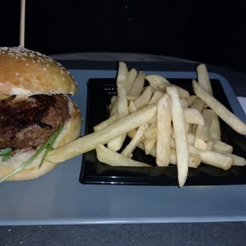 Green Club - Gorgo burger con pane fatto in casa, gorgonzola pere bacon e rughetta: ottimo! - Pubs Near Me - Rome, RM