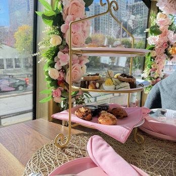 Tea Around Town - Bus Tours Near Me - Chicago, Illinois