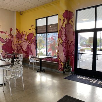 Sol Bean Juice Bar and Kitchen - ambiance - Coffee & Tea Near Me - Middleton, Massachusetts Sol Bean Juice Bar and Kitchen - ambiance - Coffee & Tea Near Me - Middleton, Massachusetts