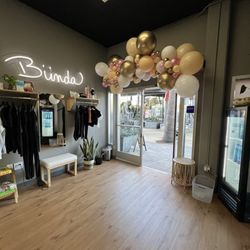 Bünda - Costa Mesa - Lobby!