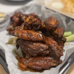 Long Hollow Pizza & Pub - 13 Wings Nashville Hot/ Sweet Chili