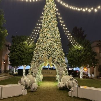 The Terrace - View of Christmas tree - New American Near Me - Beverly Hills, California The Terrace - View of Christmas tree - New American Near Me - Beverly Hills, California