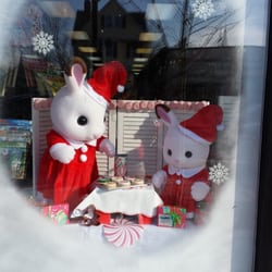 Cute winter window display.