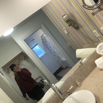 Big Bear Spa Suites - Spacious bathroom - Hotels Near Me - Big Bear Lake, California Big Bear Spa Suites - Spacious bathroom - Hotels Near Me - Big Bear Lake, California