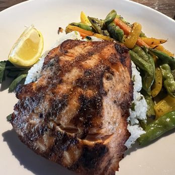 Thirsty Lion - Music Factory - Salmon with cilantro rice - American Near Me - Irving, Texas