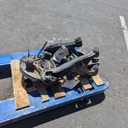 LKQ Stockton - this is NOT A COMPLETE REAR SUSPENSION ASSEMBLY