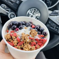 Juice On The Square - Açaí bowl no honey. Great quality açaí bowl.