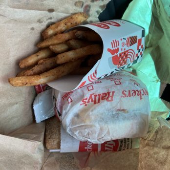 Rally's - Fast Food Near Me - Long Beach, California