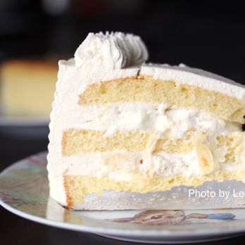 Moment - Durian Cake 榴莲奶油蛋糕 ($9) - super delicious. Very creamy, strong durian flavor. Has durian pieces inside the cream. - Bakeries Near Me - Champaign, Illinois