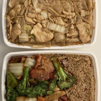 Shanghai - Chicken Ho Fun (wide noodles) and Roast Pork with Mixed Vegetables - delicious! - Chinese Near Me - New York, New York Shanghai - Chicken Ho Fun (wide noodles) and Roast Pork with Mixed Vegetables - delicious! - Chinese Near Me - New York, New York