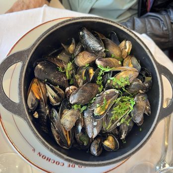 Au Pied de Cochon - moules et frites - Seafood Near Me - Paris, 75 Au Pied de Cochon - moules et frites - Seafood Near Me - Paris, 75