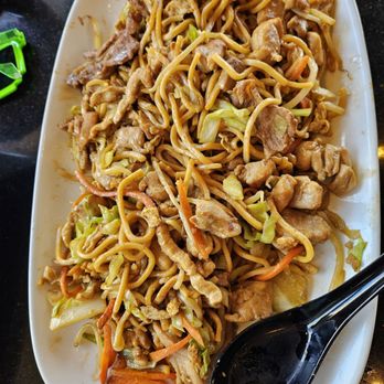 Jade Dumpling & Noodle House - Chow mean with all the mixed meats, kinda bland. - Dim Sum Near Me - Eugene, Oregon