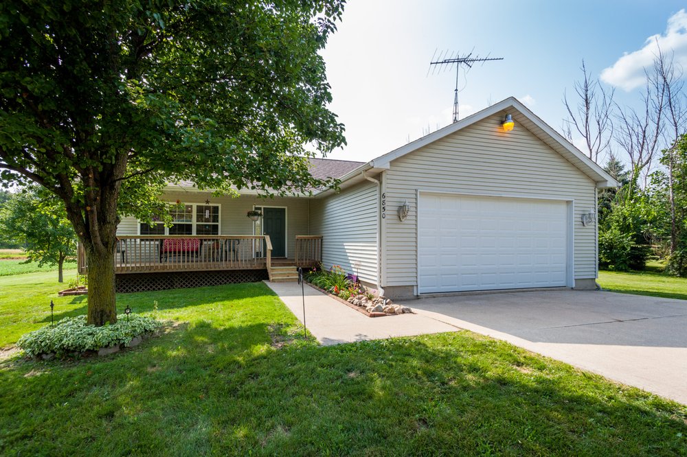 MOLLIE HUBLER THE BROKERAGE HOUSE 100 Jackson St, Jackson, Michigan