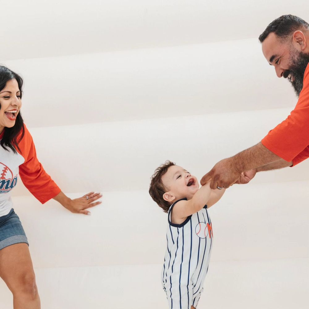 Tiny Pits and Play Logo