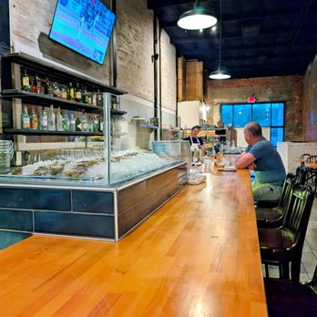 Pearl Divers Oyster Bar - Wine Bars Near Me - El Paso, Texas Pearl Divers Oyster Bar - Wine Bars Near Me - El Paso, Texas