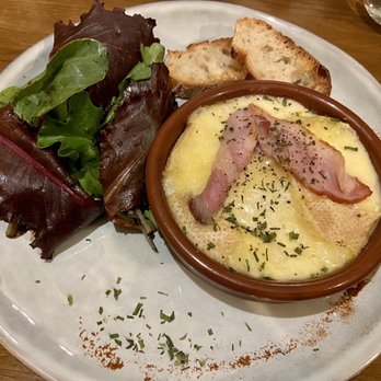 Restaurant Mélodie - Roasted Saint-Nectaire cheese with bacon - French Near Me - Bordeaux, 33 Restaurant Mélodie - Roasted Saint-Nectaire cheese with bacon - French Near Me - Bordeaux, 33