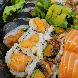 Spicy salmon, eel avocado